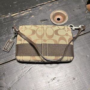 Coach Signature C Jacquard Stripe Wristlet - Khaki/Mahogany
